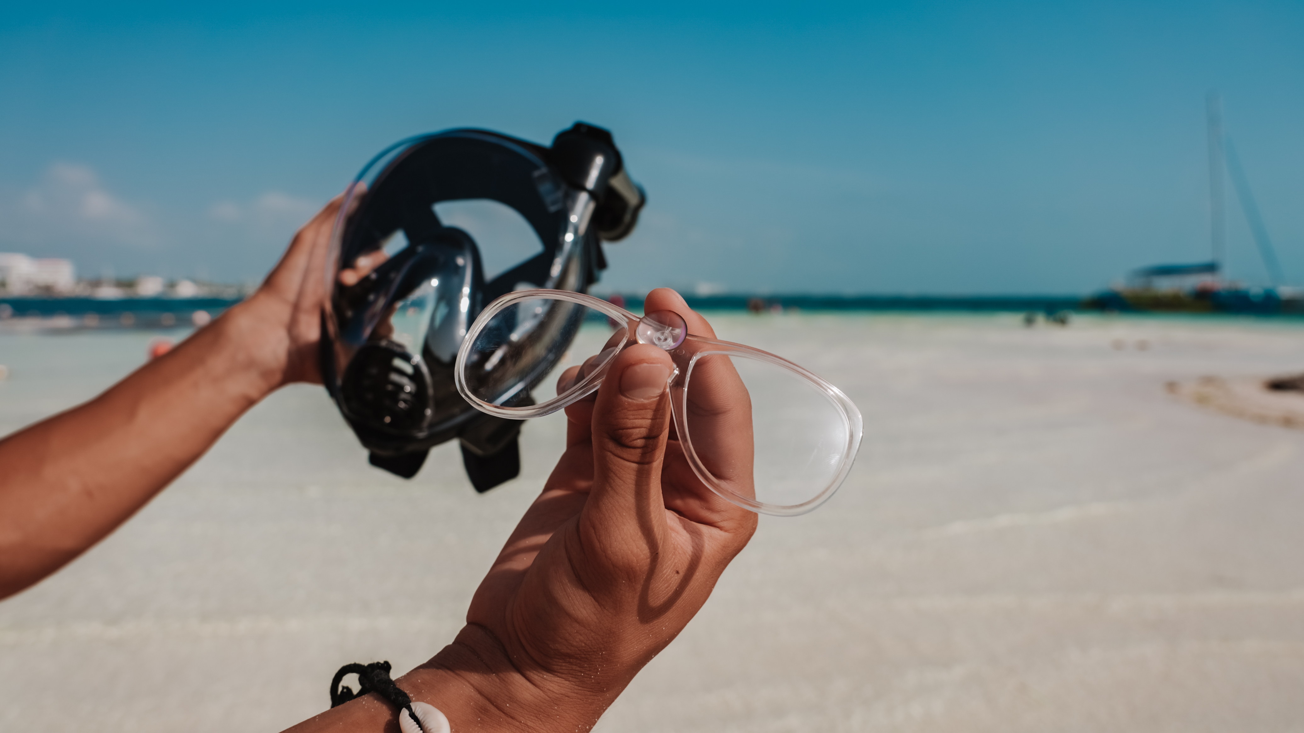 Hitting the Pool with Clarity: How do people with prescription glasses swim?