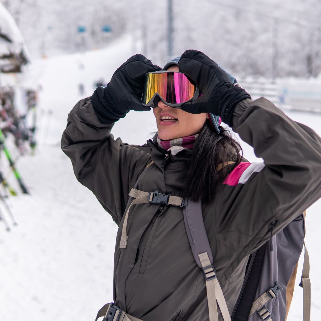  What to Wear While Skiing